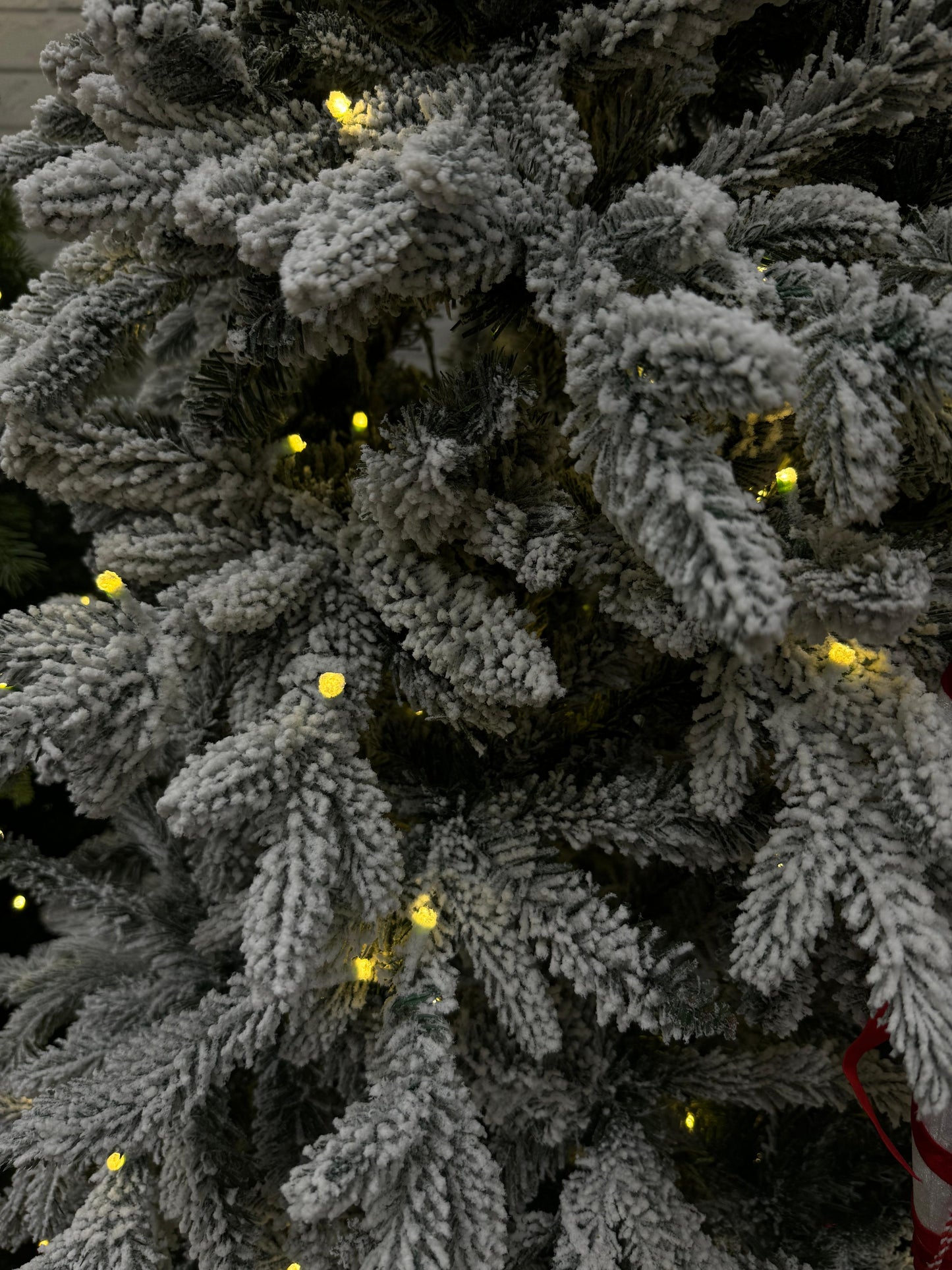 Brad Artificial De Lux de Craciun cu Zapada si instalatie incorporata, B13